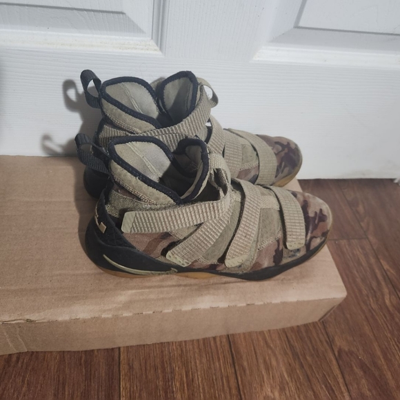 Nike Zoom LeBron Soldier 11 - Picture 3 of 5